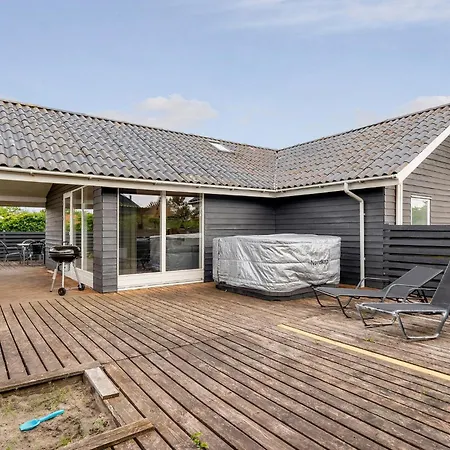 Beach Front Home In Tarm With Wifi * Tarm