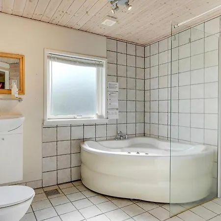 Feriehus Beach Front Home In Tarm With Wifi