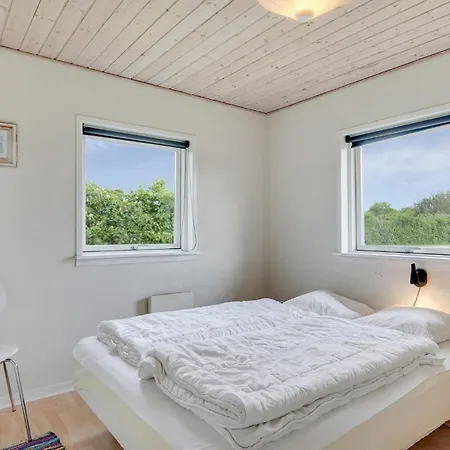 Beach Front Home In Tarm With Wifi Feriehus