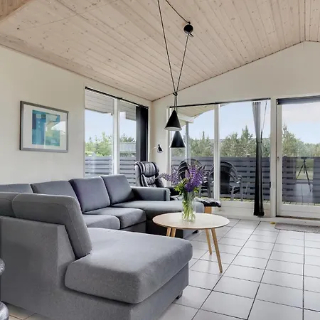 Beach Front Home In Tarm With Wifi Feriehus