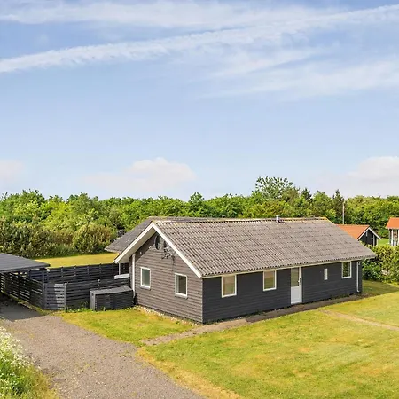 Beach Front Home In Tarm With Wifi Feriehus *