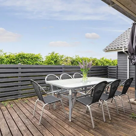 Feriehus Beach Front Home In Tarm With Wifi