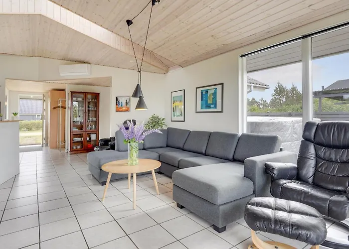 Four-bedroom In Dom wakacyjny *