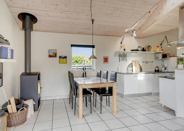 Dom wakacyjny Four-bedroom In