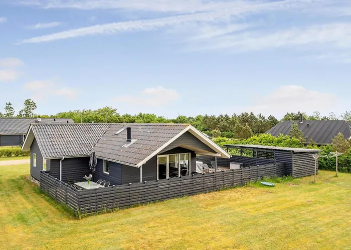 Four-bedroom In Dom wakacyjny *