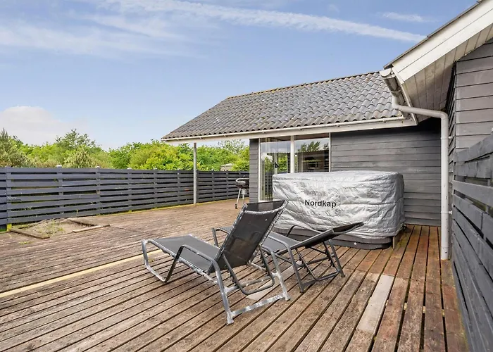 Dom wakacyjny Four-bedroom In Tarm