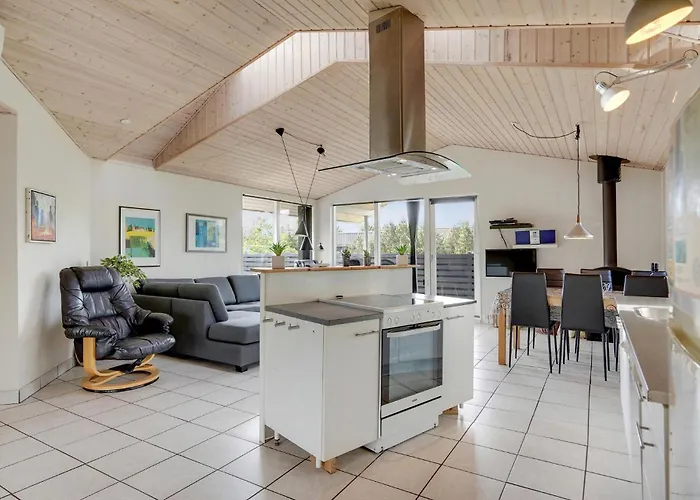 Four-bedroom In Dom wakacyjny Tarm